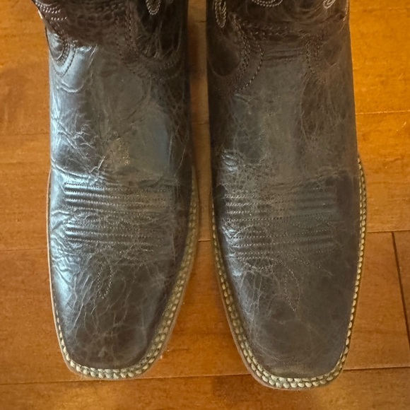 Women’s size 8.5 brown Ariat boots - Picture 3 of 4